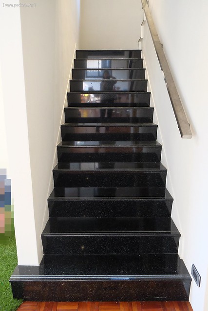 【台中親子餐廳】小樂圓.Oden Good日式親子餐廳。有二樓高的旋轉溜滑梯、室外沙坑、童書繪本、親子廁所,沒有哺乳室也沒有尿布檯 @飛天璇的口袋