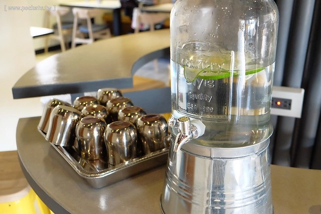 【台中親子餐廳】小樂圓.Oden Good日式親子餐廳。有二樓高的旋轉溜滑梯、室外沙坑、童書繪本、親子廁所,沒有哺乳室也沒有尿布檯 @飛天璇的口袋