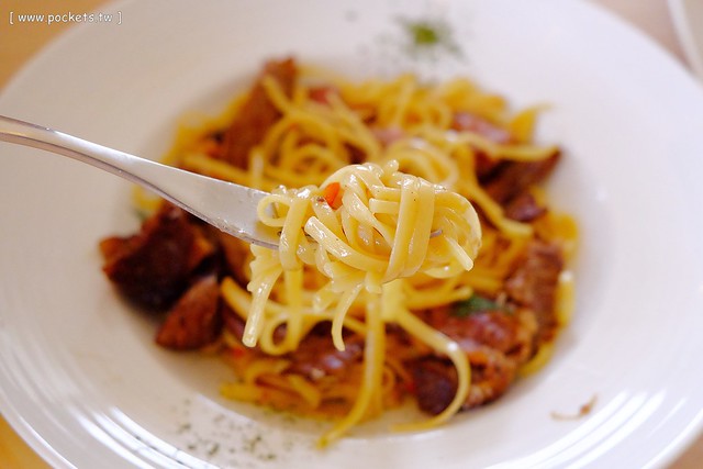 嘎嗶惦:空間寬敞舒適,親子廁所、哺乳室、尿布屋也有兒童遊戲沙坑 @飛天璇的口袋