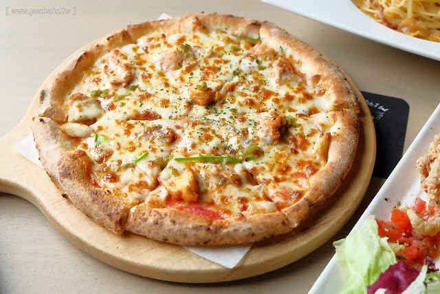 【台中義大利麵】薄多義義式手工披薩.Bite 2 eat@公益店。平價義式餐廳進駐台中,義大利麵和披薩都滿推薦的,裝潢帶有復古歐洲街道氛圍 @飛天璇的口袋