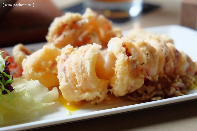 【台中義大利麵】薄多義義式手工披薩.Bite 2 eat@公益店。平價義式餐廳進駐台中,義大利麵和披薩都滿推薦的,裝潢帶有復古歐洲街道氛圍 @飛天璇的口袋