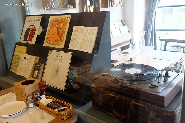 【台中義大利麵】薄多義義式手工披薩.Bite 2 eat@公益店。平價義式餐廳進駐台中,義大利麵和披薩都滿推薦的,裝潢帶有復古歐洲街道氛圍 @飛天璇的口袋