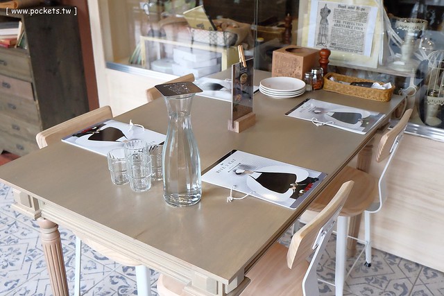 【台中義大利麵】薄多義義式手工披薩.Bite 2 eat@公益店。平價義式餐廳進駐台中,義大利麵和披薩都滿推薦的,裝潢帶有復古歐洲街道氛圍 @飛天璇的口袋