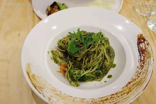 【台中親子餐廳】森林小徑。有賣排餐、漢堡、義大利麵和甜點,二樓有兒童遊戲區,不定期舉辦一系列的親子同樂活動,也是親子友善餐廳 @飛天璇的口袋