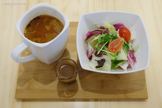 【台中親子餐廳】森林小徑。有賣排餐、漢堡、義大利麵和甜點,二樓有兒童遊戲區,不定期舉辦一系列的親子同樂活動,也是親子友善餐廳 @飛天璇的口袋