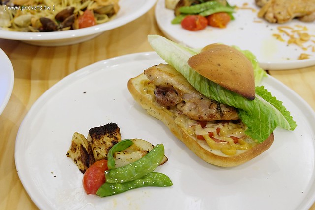 【台中親子餐廳】森林小徑。有賣排餐、漢堡、義大利麵和甜點,二樓有兒童遊戲區,不定期舉辦一系列的親子同樂活動,也是親子友善餐廳 @飛天璇的口袋