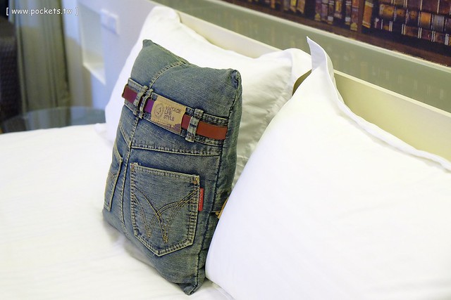 【宜蘭民宿推薦】五結.宜蘭F1特色民宿。假日提供包棟,可以BBQ和開趴,傑克書房天花板是一本大書(贈送一張住宿券抽獎,詳情辦法請看文末) @飛天璇的口袋