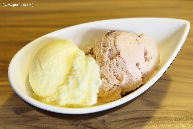 【台中火鍋推薦】竹間精緻鍋物。一個人也可以品嚐石頭火鍋,海鮮食材表現不錯,湯頭有多種選擇,從中午賣到凌晨,宵夜也有好去處 @飛天璇的口袋