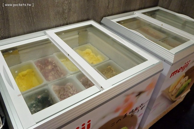 【台中火鍋推薦】竹間精緻鍋物。一個人也可以品嚐石頭火鍋,海鮮食材表現不錯,湯頭有多種選擇,從中午賣到凌晨,宵夜也有好去處 @飛天璇的口袋