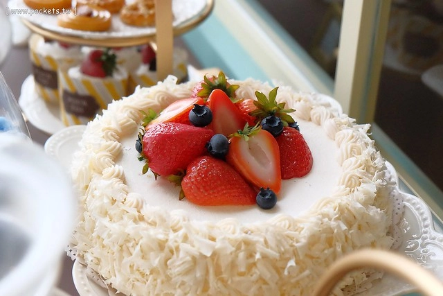 【台中義大利麵】薄多義義式手工披薩.Bite 2 eat@公益店。平價義式餐廳進駐台中,義大利麵和披薩都滿推薦的,裝潢帶有復古歐洲街道氛圍 @飛天璇的口袋