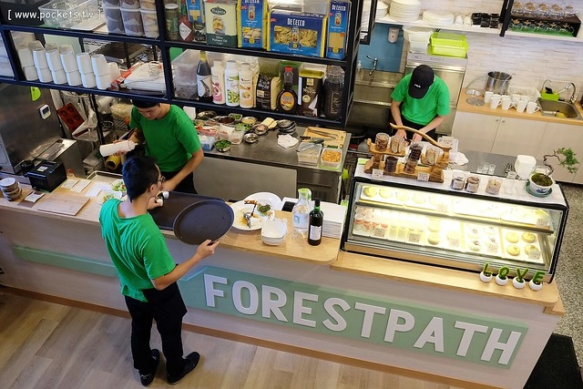 【台中親子餐廳】森林小徑。有賣排餐、漢堡、義大利麵和甜點,二樓有兒童遊戲區,不定期舉辦一系列的親子同樂活動,也是親子友善餐廳 @飛天璇的口袋