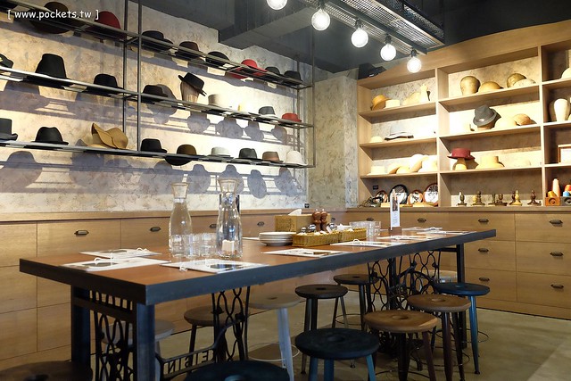 【台中義大利麵】薄多義義式手工披薩.Bite 2 eat@公益店。平價義式餐廳進駐台中,義大利麵和披薩都滿推薦的,裝潢帶有復古歐洲街道氛圍 @飛天璇的口袋