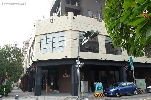 【台中義大利麵】薄多義義式手工披薩.Bite 2 eat@公益店。平價義式餐廳進駐台中,義大利麵和披薩都滿推薦的,裝潢帶有復古歐洲街道氛圍 @飛天璇的口袋