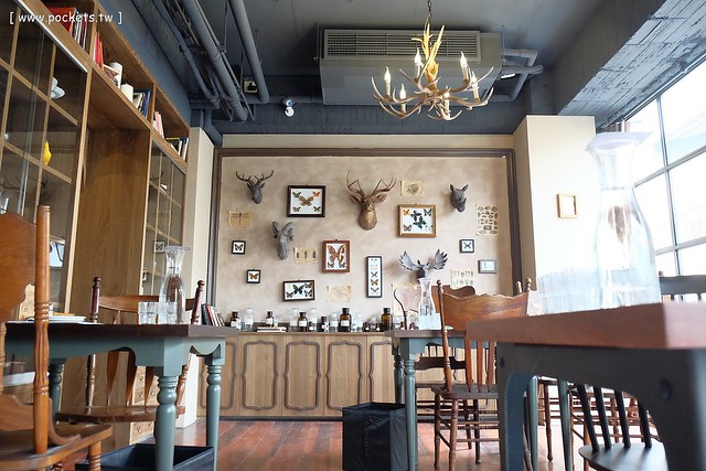 【台中義大利麵】薄多義義式手工披薩.Bite 2 eat@公益店。平價義式餐廳進駐台中,義大利麵和披薩都滿推薦的,裝潢帶有復古歐洲街道氛圍 @飛天璇的口袋