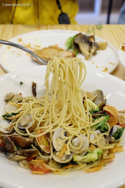 【台中親子餐廳】森林小徑。有賣排餐、漢堡、義大利麵和甜點,二樓有兒童遊戲區,不定期舉辦一系列的親子同樂活動,也是親子友善餐廳 @飛天璇的口袋