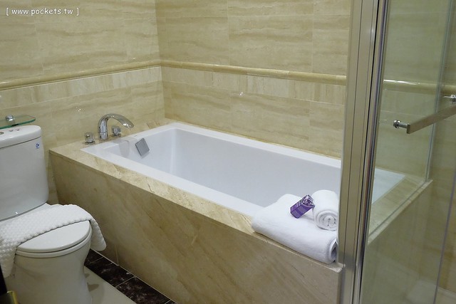 【宜蘭民宿推薦】冬山.金普敦鄉村悠活民宿。入住享有紅酒、飲料、泡麵、餅乾無限使用,黃色小鴨設計者霍夫曼來台休憩,鄉村風格悠閒民宿(文末送沐浴組) @飛天璇的口袋