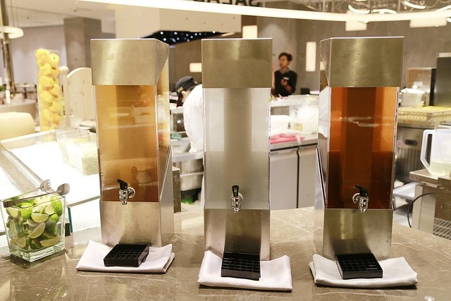 台北漢來海港百匯餐廳@台北SOGO敦化店|20餘種蟹蟳類、7大特色座位區、Prime級美國牛肉、珠寶櫃般的甜點 @飛天璇的口袋