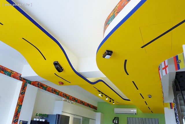 【宜蘭民宿推薦】五結.宜蘭F1特色民宿。假日提供包棟,可以BBQ和開趴,傑克書房天花板是一本大書(贈送一張住宿券抽獎,詳情辦法請看文末) @飛天璇的口袋