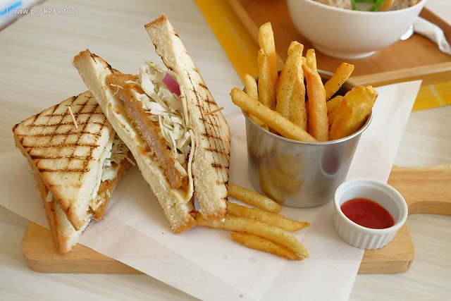 【台中親子餐廳】小樂圓.Oden Good日式親子餐廳。有二樓高的旋轉溜滑梯、室外沙坑、童書繪本、親子廁所,沒有哺乳室也沒有尿布檯 @飛天璇的口袋