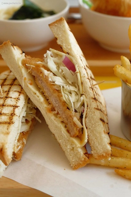 【台中親子餐廳】小樂圓.Oden Good日式親子餐廳。有二樓高的旋轉溜滑梯、室外沙坑、童書繪本、親子廁所,沒有哺乳室也沒有尿布檯 @飛天璇的口袋