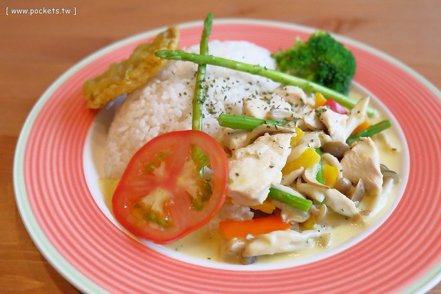 【台中親子餐廳】大樹先生的家親子餐廳@台中崇德店。學齡前兒童的夢幻天堂:極光馬戲球池、小木馬、小廚房、樹屋、沙坑、泡泡棚、哺乳室、尿布檯,票選全台十大必訪的親子餐廳第一名 @飛天璇的口袋