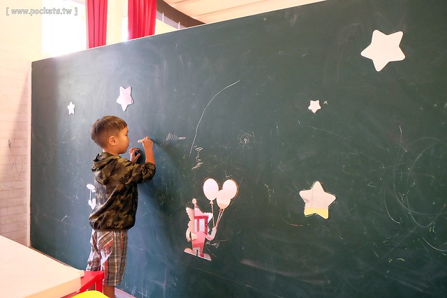 【台中親子餐廳】大樹先生的家親子餐廳@台中崇德店。學齡前兒童的夢幻天堂:極光馬戲球池、小木馬、小廚房、樹屋、沙坑、泡泡棚、哺乳室、尿布檯,票選全台十大必訪的親子餐廳第一名 @飛天璇的口袋