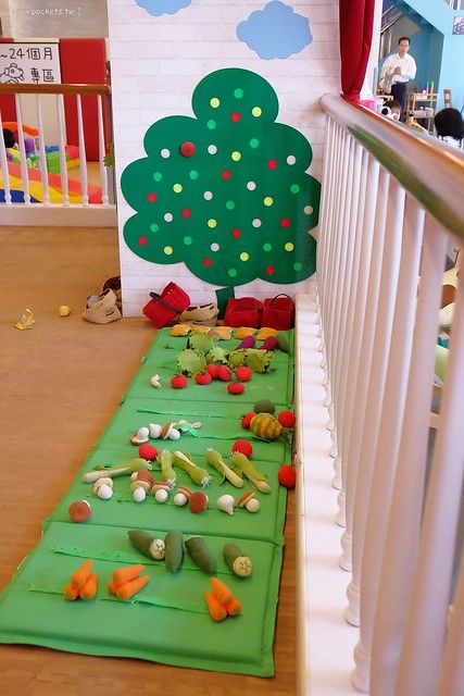【台中親子餐廳】大樹先生的家親子餐廳@台中崇德店。學齡前兒童的夢幻天堂:極光馬戲球池、小木馬、小廚房、樹屋、沙坑、泡泡棚、哺乳室、尿布檯,票選全台十大必訪的親子餐廳第一名 @飛天璇的口袋
