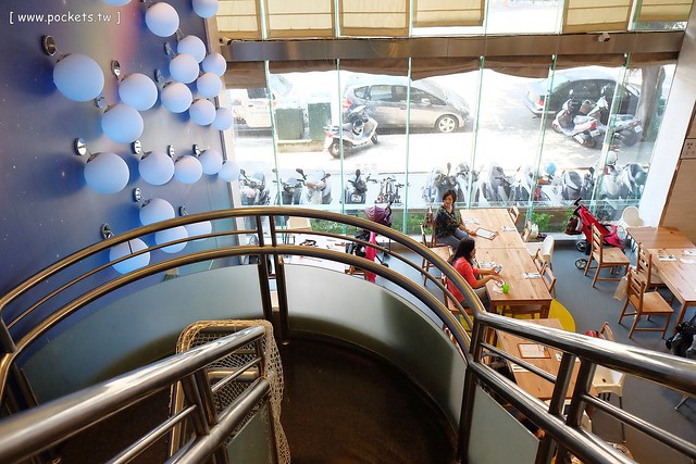 【台中親子餐廳】大樹先生的家親子餐廳@台中崇德店。學齡前兒童的夢幻天堂:極光馬戲球池、小木馬、小廚房、樹屋、沙坑、泡泡棚、哺乳室、尿布檯,票選全台十大必訪的親子餐廳第一名 @飛天璇的口袋