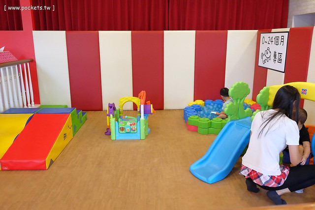 【台中親子餐廳】大樹先生的家親子餐廳@台中崇德店。學齡前兒童的夢幻天堂:極光馬戲球池、小木馬、小廚房、樹屋、沙坑、泡泡棚、哺乳室、尿布檯,票選全台十大必訪的親子餐廳第一名 @飛天璇的口袋