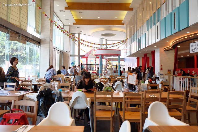 【台中親子餐廳】大樹先生的家親子餐廳@台中崇德店。學齡前兒童的夢幻天堂:極光馬戲球池、小木馬、小廚房、樹屋、沙坑、泡泡棚、哺乳室、尿布檯,票選全台十大必訪的親子餐廳第一名 @飛天璇的口袋
