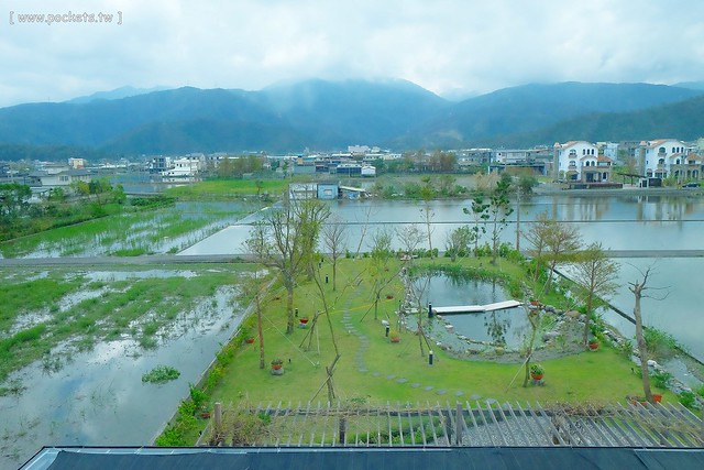 【宜蘭民宿推薦】冬山.金普敦鄉村悠活民宿。入住享有紅酒、飲料、泡麵、餅乾無限使用,黃色小鴨設計者霍夫曼來台休憩,鄉村風格悠閒民宿(文末送沐浴組) @飛天璇的口袋