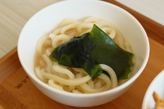 【台中親子餐廳】小樂圓.Oden Good日式親子餐廳。有二樓高的旋轉溜滑梯、室外沙坑、童書繪本、親子廁所,沒有哺乳室也沒有尿布檯 @飛天璇的口袋