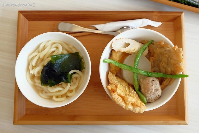 【台中親子餐廳】小樂圓.Oden Good日式親子餐廳。有二樓高的旋轉溜滑梯、室外沙坑、童書繪本、親子廁所,沒有哺乳室也沒有尿布檯 @飛天璇的口袋