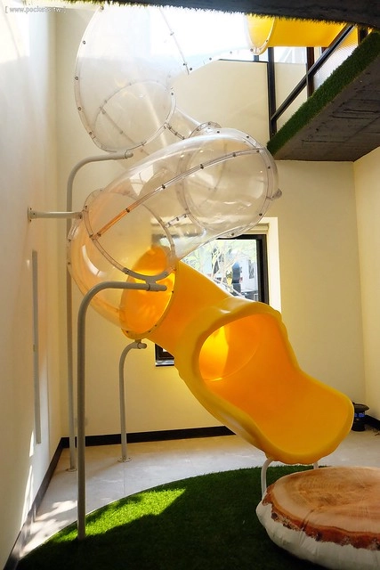 【台中親子餐廳】小樂圓.Oden Good日式親子餐廳。有二樓高的旋轉溜滑梯、室外沙坑、童書繪本、親子廁所,沒有哺乳室也沒有尿布檯 @飛天璇的口袋