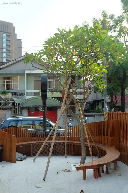 【台中親子餐廳】小樂圓.Oden Good日式親子餐廳。有二樓高的旋轉溜滑梯、室外沙坑、童書繪本、親子廁所,沒有哺乳室也沒有尿布檯 @飛天璇的口袋