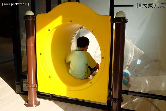 【台中親子餐廳】小樂圓.Oden Good日式親子餐廳。有二樓高的旋轉溜滑梯、室外沙坑、童書繪本、親子廁所,沒有哺乳室也沒有尿布檯 @飛天璇的口袋