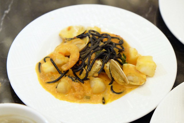 台北漢來海港百匯餐廳@台北SOGO敦化店|20餘種蟹蟳類、7大特色座位區、Prime級美國牛肉、珠寶櫃般的甜點 @飛天璇的口袋