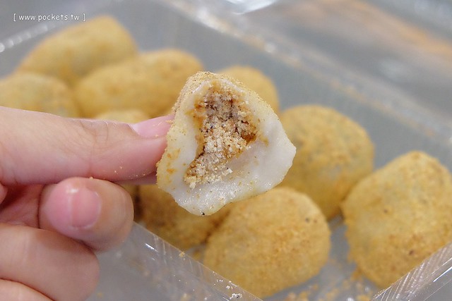 稻香村麻糬:豐原中正路郵局前面,阿婆以摩拖車為攤一賣好幾年,滿滿古早味的麻糬 @飛天璇的口袋