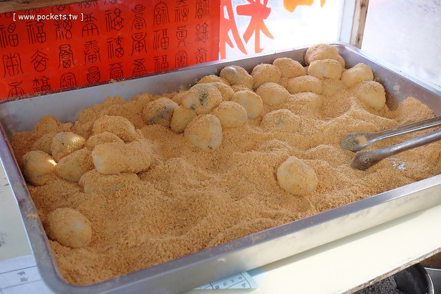 稻香村麻糬:豐原中正路郵局前面,阿婆以摩拖車為攤一賣好幾年,滿滿古早味的麻糬 @飛天璇的口袋