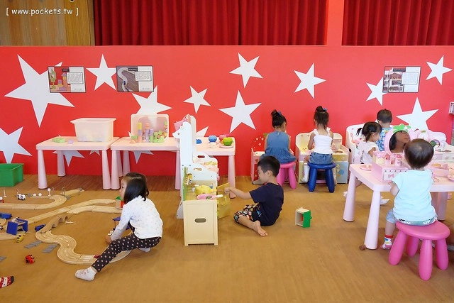 【台中親子餐廳】大樹先生的家親子餐廳@台中崇德店。學齡前兒童的夢幻天堂:極光馬戲球池、小木馬、小廚房、樹屋、沙坑、泡泡棚、哺乳室、尿布檯,票選全台十大必訪的親子餐廳第一名 @飛天璇的口袋
