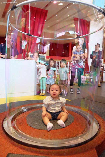 【台中親子餐廳】大樹先生的家親子餐廳@台中崇德店。學齡前兒童的夢幻天堂:極光馬戲球池、小木馬、小廚房、樹屋、沙坑、泡泡棚、哺乳室、尿布檯,票選全台十大必訪的親子餐廳第一名 @飛天璇的口袋