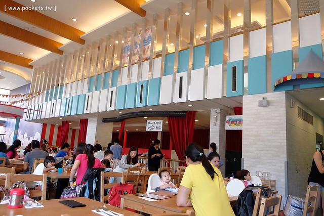 【台中親子餐廳】大樹先生的家親子餐廳@台中崇德店。學齡前兒童的夢幻天堂:極光馬戲球池、小木馬、小廚房、樹屋、沙坑、泡泡棚、哺乳室、尿布檯,票選全台十大必訪的親子餐廳第一名 @飛天璇的口袋