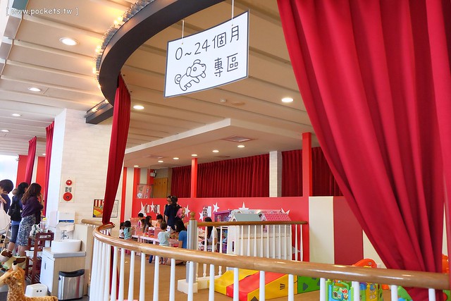 【台中親子餐廳】大樹先生的家親子餐廳@台中崇德店。學齡前兒童的夢幻天堂:極光馬戲球池、小木馬、小廚房、樹屋、沙坑、泡泡棚、哺乳室、尿布檯,票選全台十大必訪的親子餐廳第一名 @飛天璇的口袋