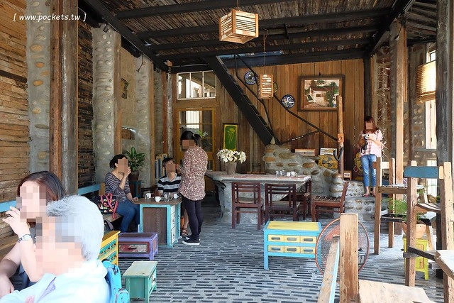 【台中特色咖啡館】13號咖啡(原:楓樹13咖啡)。位於台中南屯區的秘境咖啡館,販售全世界冷門的咖啡豆,一間很樸實卻很有溫度的溪邊13咖啡館 @飛天璇的口袋