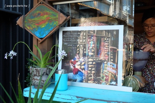 【台中特色咖啡館】13號咖啡(原:楓樹13咖啡)。位於台中南屯區的秘境咖啡館,販售全世界冷門的咖啡豆,一間很樸實卻很有溫度的溪邊13咖啡館 @飛天璇的口袋