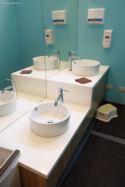 【台中親子餐廳】大樹先生的家親子餐廳@台中崇德店。學齡前兒童的夢幻天堂:極光馬戲球池、小木馬、小廚房、樹屋、沙坑、泡泡棚、哺乳室、尿布檯,票選全台十大必訪的親子餐廳第一名 @飛天璇的口袋