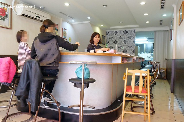 【台中火鍋推薦】陶湘涮涮鍋。CP值很高的平價火鍋店,海龍王鍋非常的有氣勢,干貝鍋$240元新鮮有誠意,晚上來用餐還可以吃到活跳跳的蝦 @飛天璇的口袋