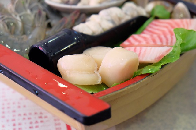 【台中火鍋推薦】陶湘涮涮鍋。CP值很高的平價火鍋店,海龍王鍋非常的有氣勢,干貝鍋$240元新鮮有誠意,晚上來用餐還可以吃到活跳跳的蝦 @飛天璇的口袋