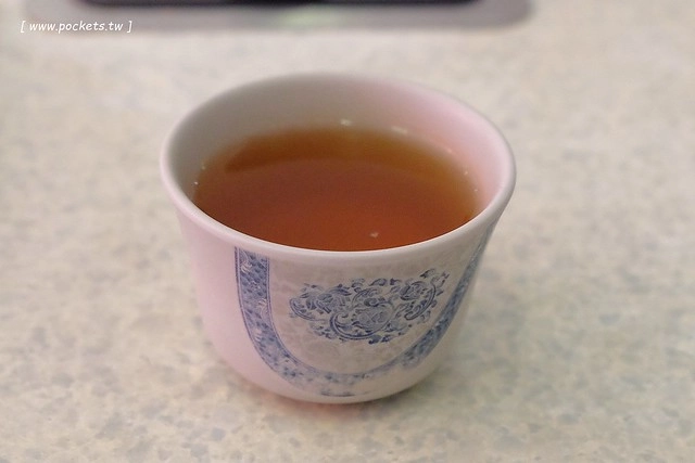 【台中火鍋推薦】陶湘涮涮鍋。CP值很高的平價火鍋店,海龍王鍋非常的有氣勢,干貝鍋$240元新鮮有誠意,晚上來用餐還可以吃到活跳跳的蝦 @飛天璇的口袋