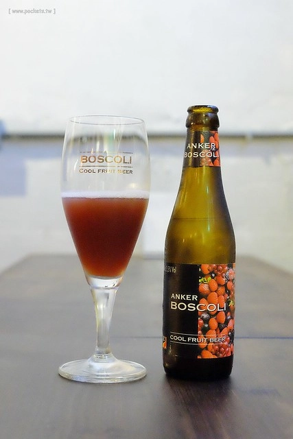 【台中美食推薦】薩克森比利時小酒館.Sachsen Beer Bar。走進滿滿公仔的動漫世界,120吋的電視牆可以觀看球賽,義大利麵和燉飯都是正統義式作法,三五好友下班後相揪放鬆一下 @飛天璇的口袋